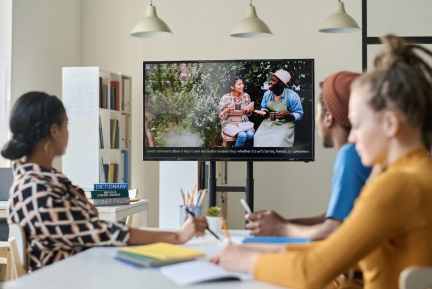 nauka języka przez seriale