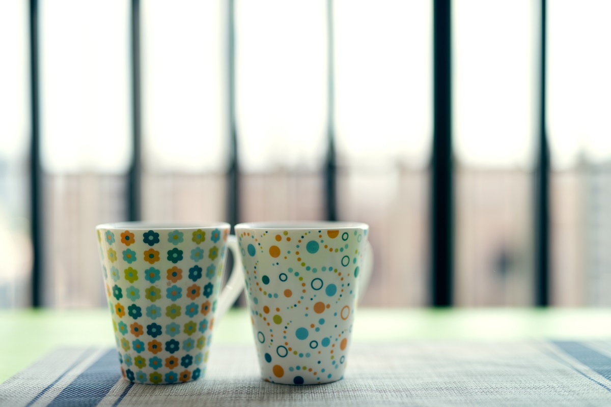 Kubki reklamowe: jaki rodzaj do biura księgowego lub kancelarii, a jaki dla branży kreatywnej?